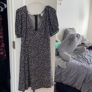 Black and white flowered H&M dress